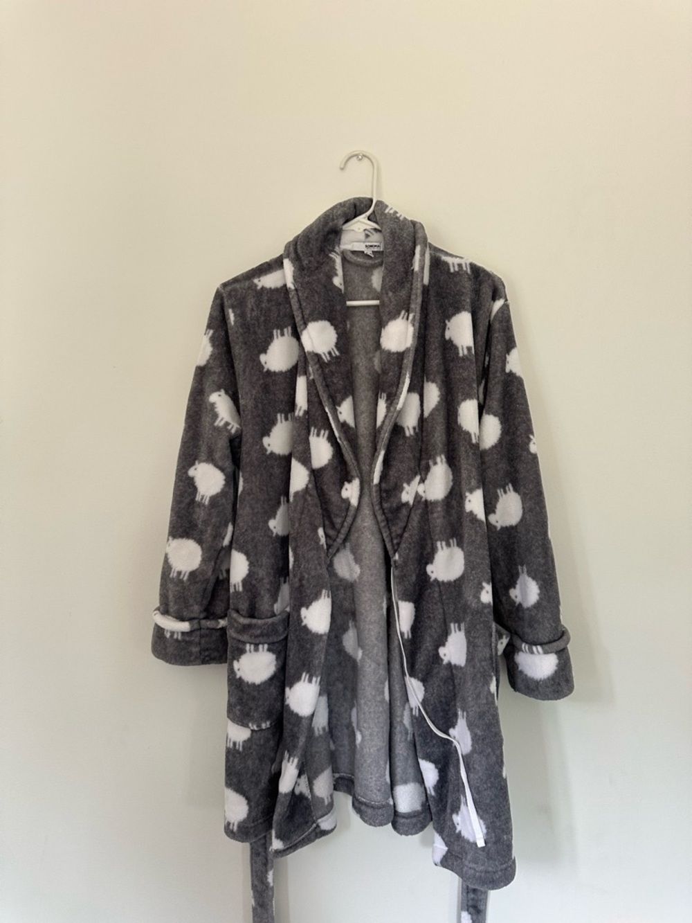 Cozy Gray Fleece Robe Jacket with White Sheep Print. Sonoma mid robe.